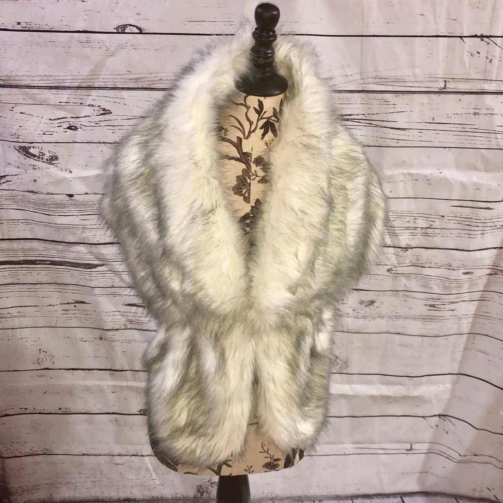 NWOT. Faux Fur Shawl, Wrap, Shrug, Cape